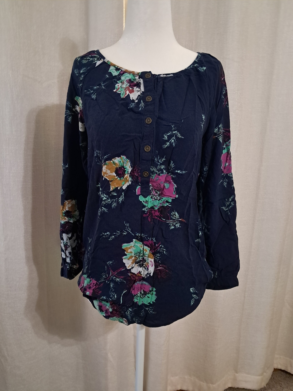 Women's Navy Floral Henley Blouse In Size Small